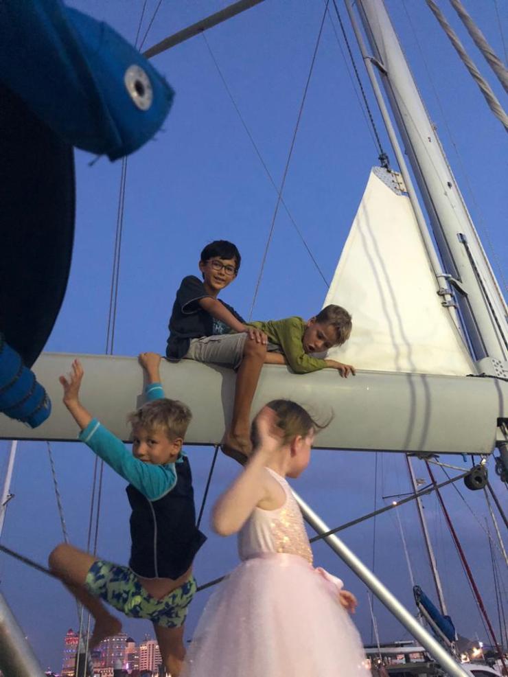 949196C0-B28E-464F-B00B-A8B980272908